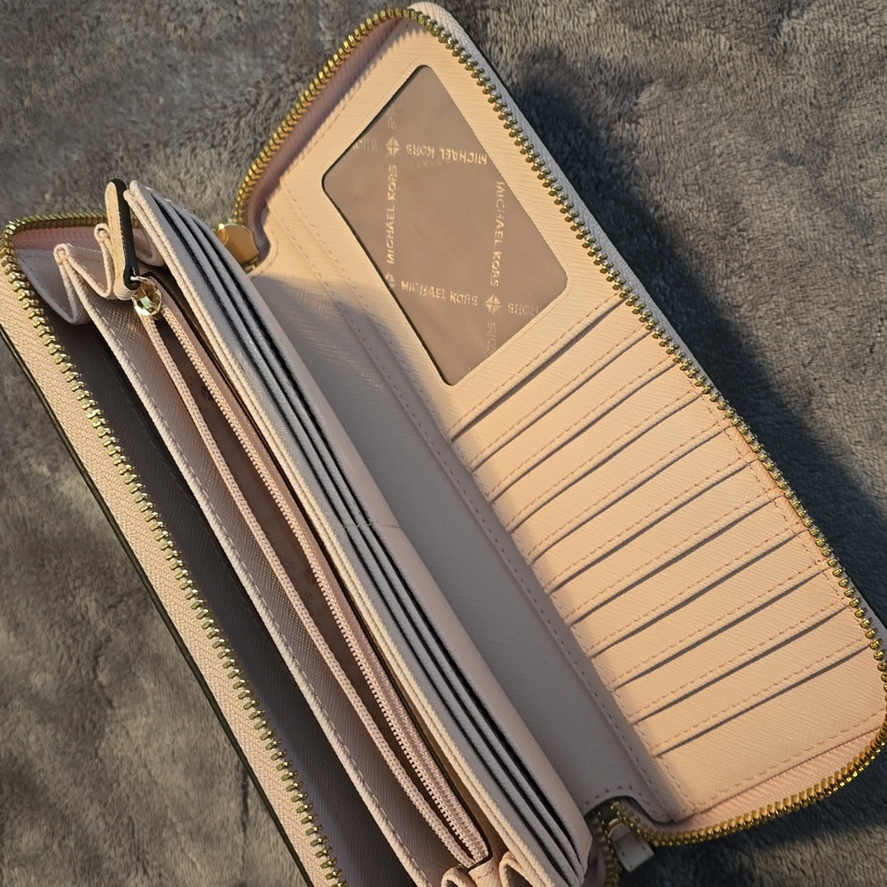 Michael Kors Light Pink Wallet - Picture 4 of 4